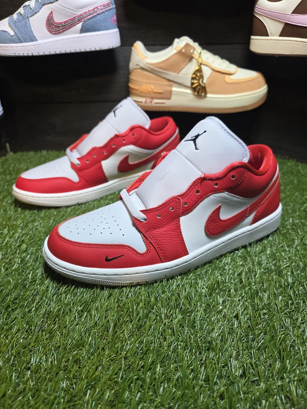 10.5 Mens Nike Air Jordan 1 Low- Sneakers - Red and White
